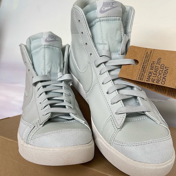 NIKE WMNS BLAZER MID '77 NEXT
NATURAL 
LIGHT SILVER/LIGHT SILVER-WOLF GREY - Picture 6 of 16